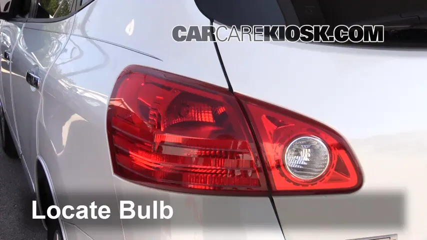 2015 Nissan Rogue Select S 2.5L 4 Cyl. Éclairage Feu clignotant arrière (remplacer l'ampoule)